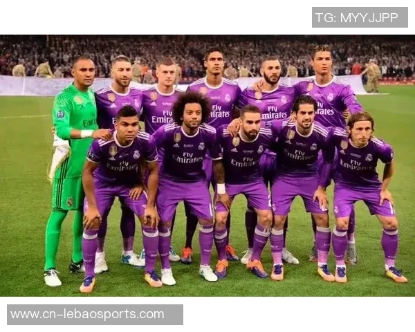 足球紫色大巴带你领略激情四射的绿茵场景与球队荣耀之路 足球紫色大巴带你领略激情四射的绿茵场景与球队荣耀之路