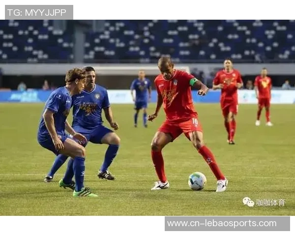 足球妮妮的成长之路：从小球员到绿茵场上的闪耀明星